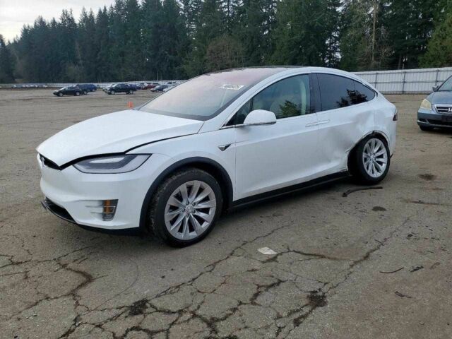 Белый Тесла Модель Х, объемом двигателя 0 л и пробегом 90 тыс. км за 5600 $, фото 1 на Automoto.ua