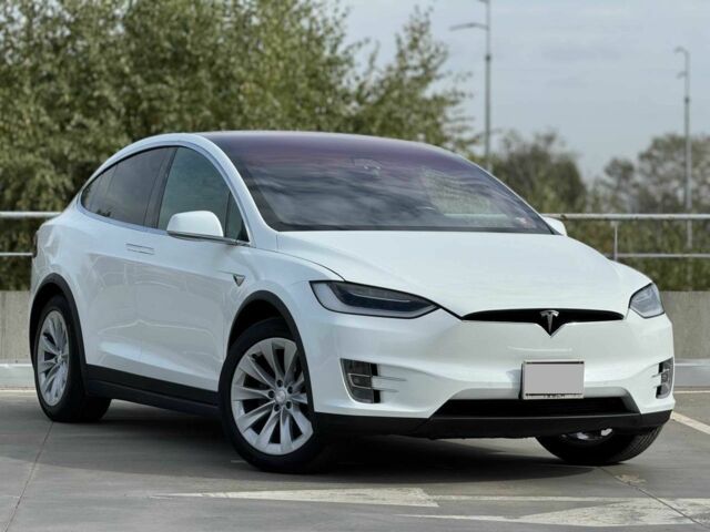 Белый Тесла Модель Х, объемом двигателя 0 л и пробегом 118 тыс. км за 28500 $, фото 1 на Automoto.ua