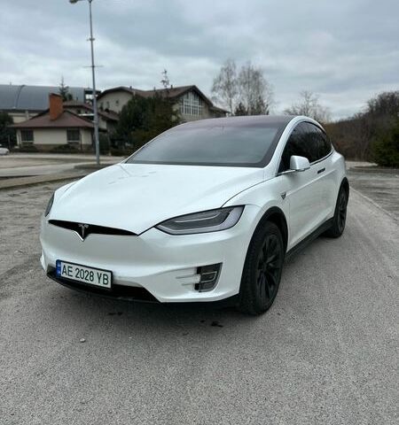 Белый Тесла Модель Х, объемом двигателя 0 л и пробегом 111 тыс. км за 23000 $, фото 1 на Automoto.ua