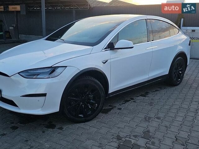 Белый Тесла Модель Х, объемом двигателя 0 л и пробегом 70 тыс. км за 17900 $, фото 1 на Automoto.ua