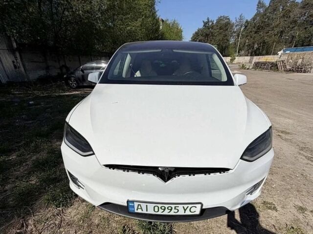 Белый Тесла Модель Х, объемом двигателя 0 л и пробегом 153 тыс. км за 24500 $, фото 1 на Automoto.ua