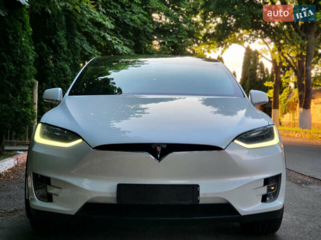 Белый Тесла Модель Х, объемом двигателя 0 л и пробегом 160 тыс. км за 21500 $, фото 1 на Automoto.ua