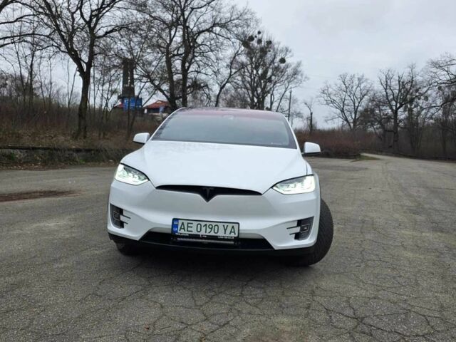 Белый Тесла Модель Х, объемом двигателя 0 л и пробегом 126 тыс. км за 29000 $, фото 1 на Automoto.ua