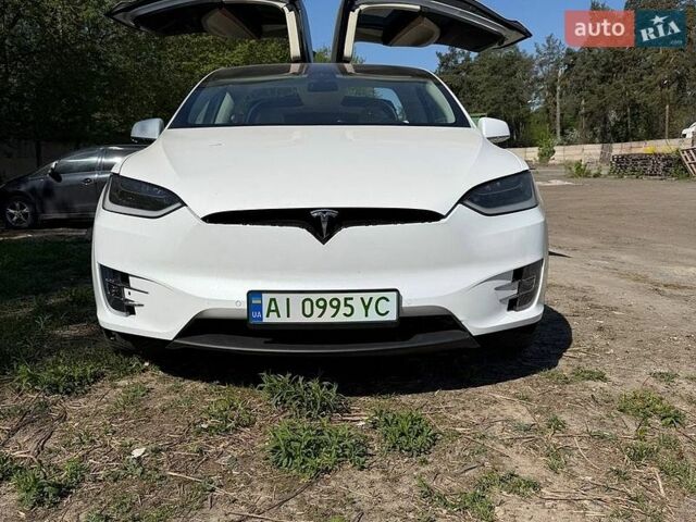 Белый Тесла Модель Х, объемом двигателя 0 л и пробегом 153 тыс. км за 20500 $, фото 1 на Automoto.ua