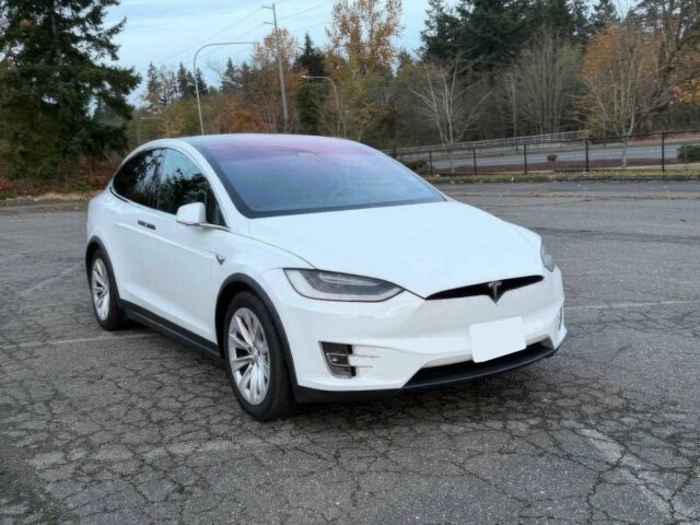 Білий Тесла Модель Х, об'ємом двигуна 0 л та пробігом 30 тис. км за 13200 $, фото 1 на Automoto.ua