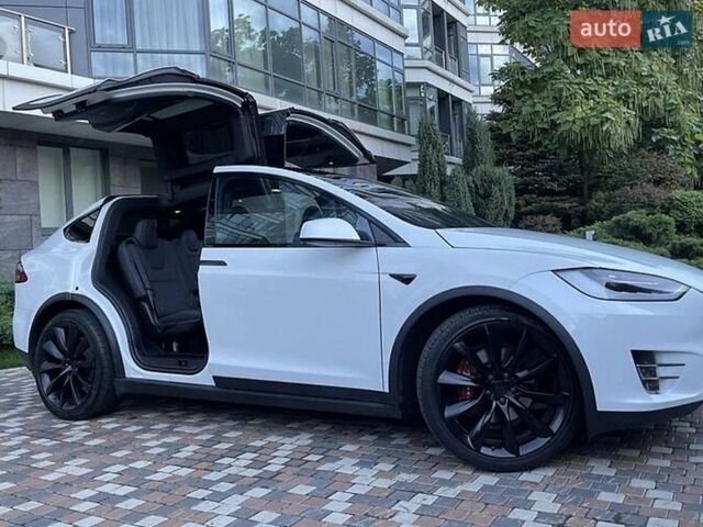 Белый Тесла Модель Х, объемом двигателя 0 л и пробегом 120 тыс. км за 25500 $, фото 1 на Automoto.ua
