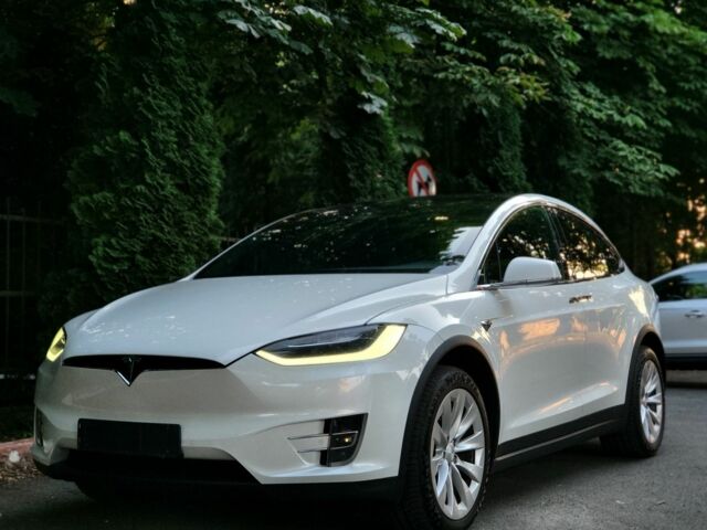 Белый Тесла Модель Х, объемом двигателя 0 л и пробегом 160 тыс. км за 21500 $, фото 1 на Automoto.ua