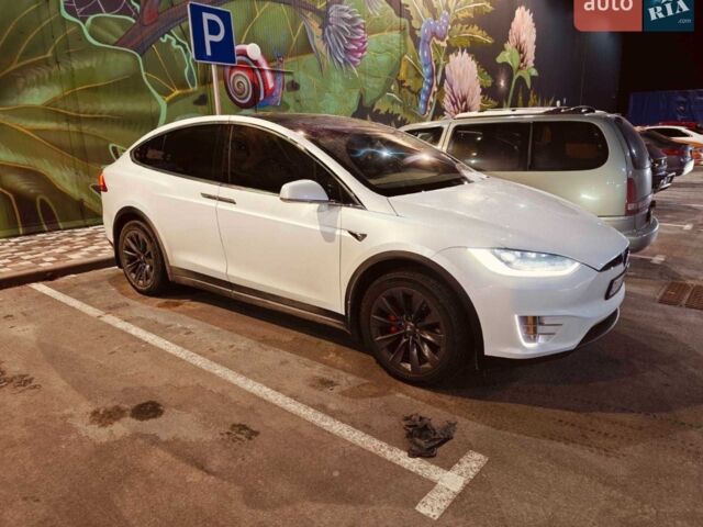Белый Тесла Модель Х, объемом двигателя 0 л и пробегом 200 тыс. км за 29900 $, фото 1 на Automoto.ua