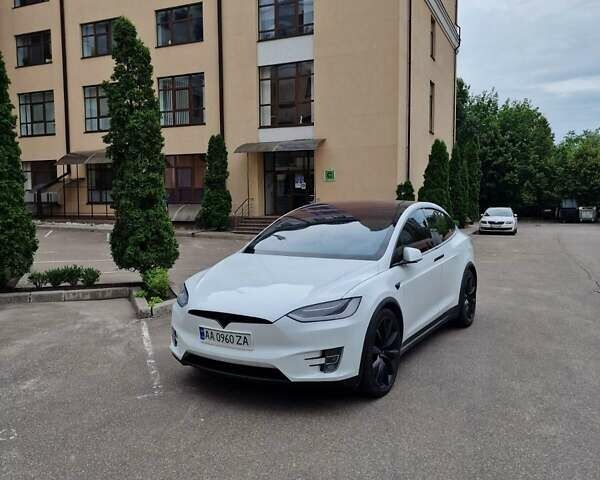 Белый Тесла Модель Х, объемом двигателя 0 л и пробегом 110 тыс. км за 25500 $, фото 1 на Automoto.ua