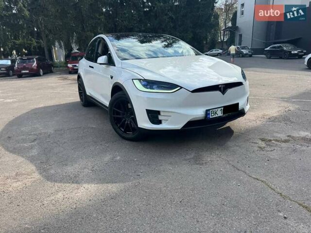 Білий Тесла Модель Х, об'ємом двигуна 0 л та пробігом 130 тис. км за 25000 $, фото 1 на Automoto.ua