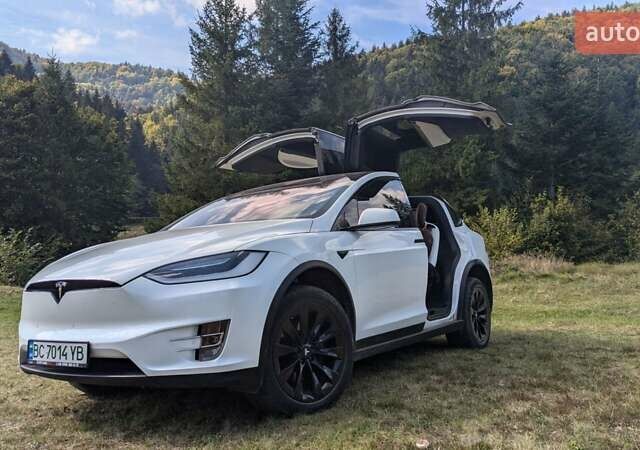 Белый Тесла Модель Х, объемом двигателя 0 л и пробегом 135 тыс. км за 26900 $, фото 1 на Automoto.ua