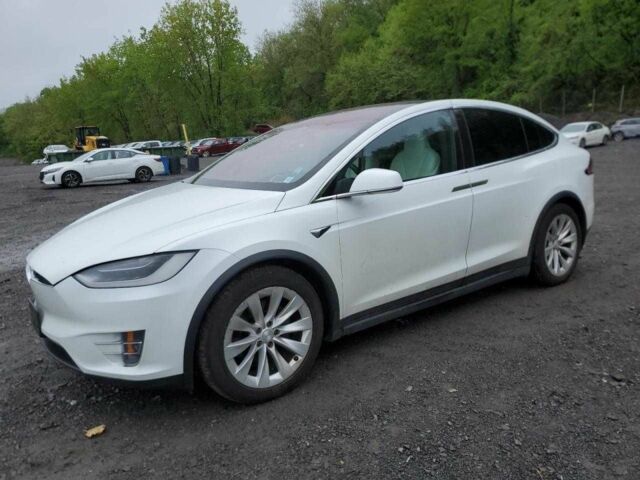 Белый Тесла Модель Х, объемом двигателя 0 л и пробегом 63 тыс. км за 9500 $, фото 1 на Automoto.ua