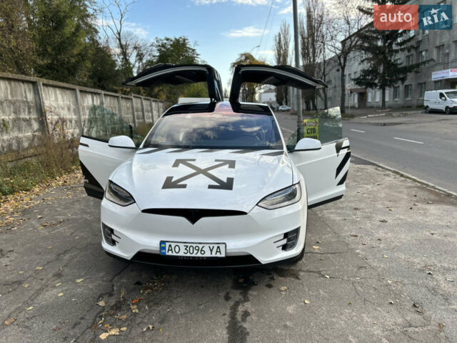 Белый Тесла Модель Х, объемом двигателя 0 л и пробегом 93 тыс. км за 28500 $, фото 1 на Automoto.ua