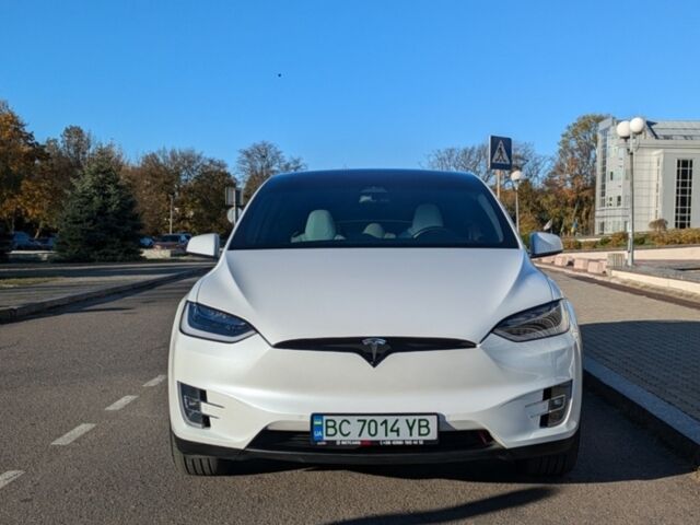 Белый Тесла Модель Х, объемом двигателя 0 л и пробегом 135 тыс. км за 26750 $, фото 1 на Automoto.ua