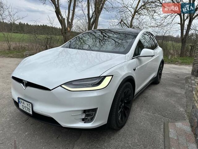 Белый Тесла Модель Х, объемом двигателя 0 л и пробегом 127 тыс. км за 29900 $, фото 1 на Automoto.ua