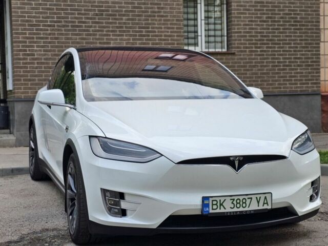 Белый Тесла Модель Х, объемом двигателя 0 л и пробегом 97 тыс. км за 27900 $, фото 1 на Automoto.ua