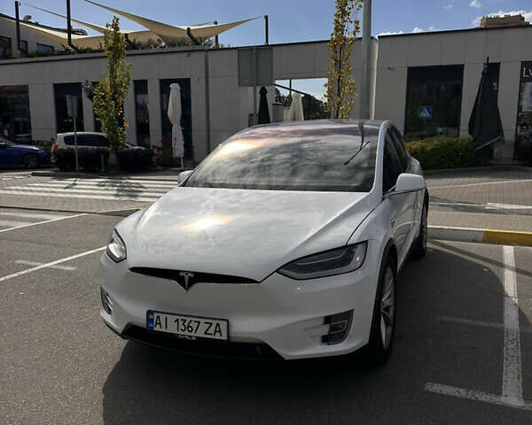 Белый Тесла Модель Х, объемом двигателя 0 л и пробегом 48 тыс. км за 26000 $, фото 1 на Automoto.ua