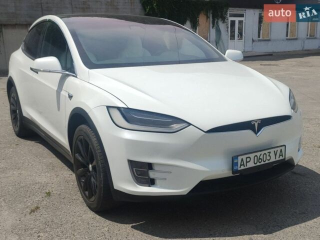 Белый Тесла Модель Х, объемом двигателя 0 л и пробегом 104 тыс. км за 24500 $, фото 1 на Automoto.ua