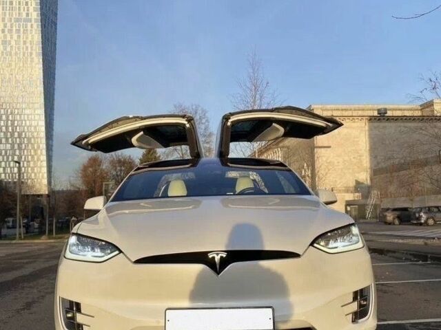 Білий Тесла Модель Х, об'ємом двигуна 0 л та пробігом 70 тис. км за 25500 $, фото 1 на Automoto.ua