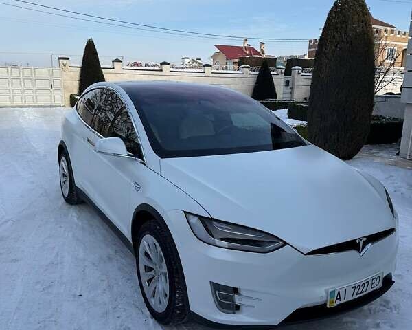 Белый Тесла Модель Х, объемом двигателя 0 л и пробегом 83 тыс. км за 29500 $, фото 1 на Automoto.ua