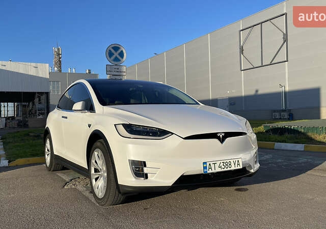 Белый Тесла Модель Х, объемом двигателя 0 л и пробегом 120 тыс. км за 28500 $, фото 1 на Automoto.ua