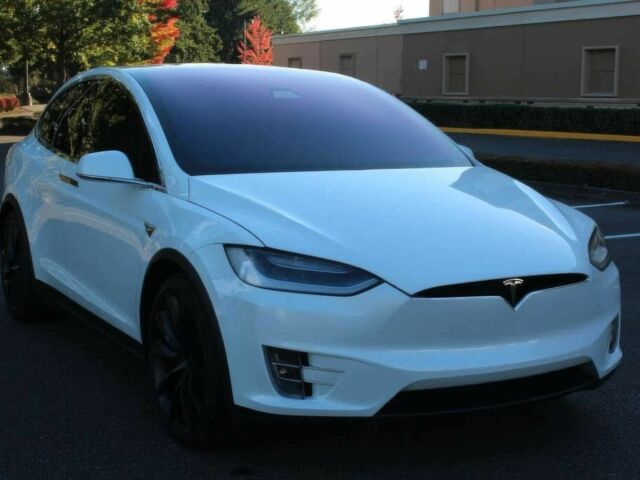 Белый Тесла Модель Х, объемом двигателя 0 л и пробегом 44 тыс. км за 8500 $, фото 1 на Automoto.ua