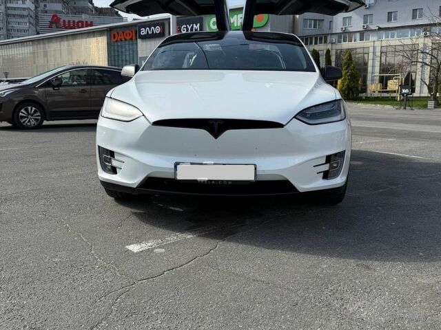 Белый Тесла Модель Х, объемом двигателя 0 л и пробегом 91 тыс. км за 26000 $, фото 1 на Automoto.ua