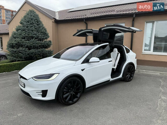 Белый Тесла Модель Х, объемом двигателя 0 л и пробегом 47 тыс. км за 29900 $, фото 1 на Automoto.ua