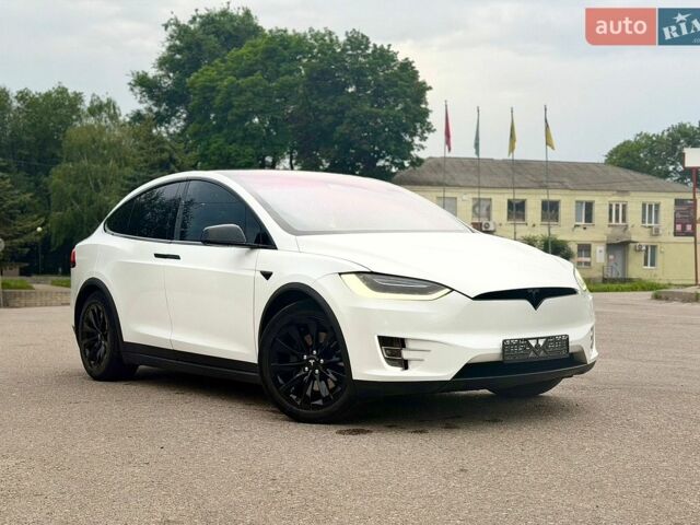Белый Тесла Модель Х, объемом двигателя 0 л и пробегом 96 тыс. км за 23800 $, фото 1 на Automoto.ua