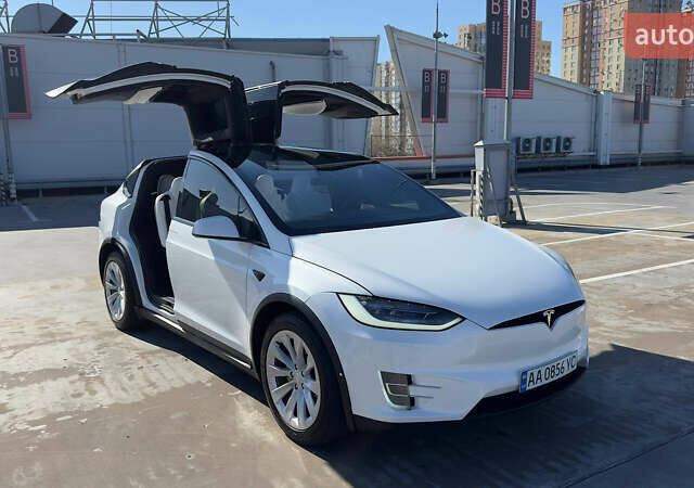 Белый Тесла Модель Х, объемом двигателя 0 л и пробегом 100 тыс. км за 35000 $, фото 1 на Automoto.ua