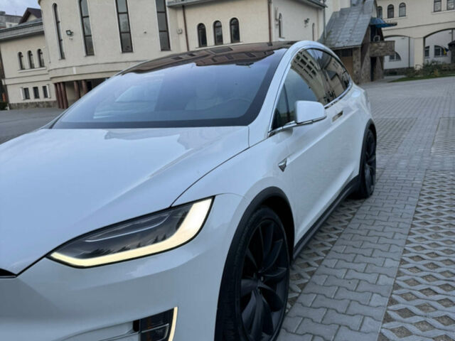 Белый Тесла Модель Х, объемом двигателя 0 л и пробегом 56 тыс. км за 32500 $, фото 1 на Automoto.ua
