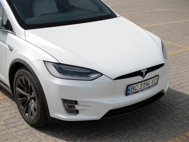 Белый Тесла Модель Х, объемом двигателя 0 л и пробегом 124 тыс. км за 23500 $, фото 1 на Automoto.ua