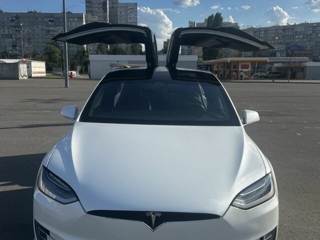 Белый Тесла Модель Х, объемом двигателя 0 л и пробегом 160 тыс. км за 28500 $, фото 1 на Automoto.ua
