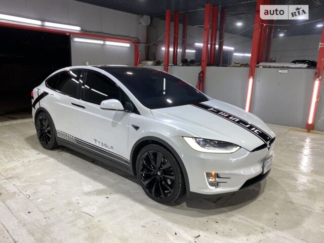 Білий Тесла Модель Х, об'ємом двигуна 0 л та пробігом 32 тис. км за 35000 $, фото 1 на Automoto.ua