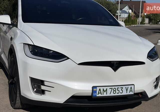 Белый Тесла Модель Х, объемом двигателя 0 л и пробегом 111 тыс. км за 55000 $, фото 1 на Automoto.ua