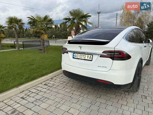 Белый Тесла Модель Х, объемом двигателя 0 л и пробегом 58 тыс. км за 33000 $, фото 1 на Automoto.ua