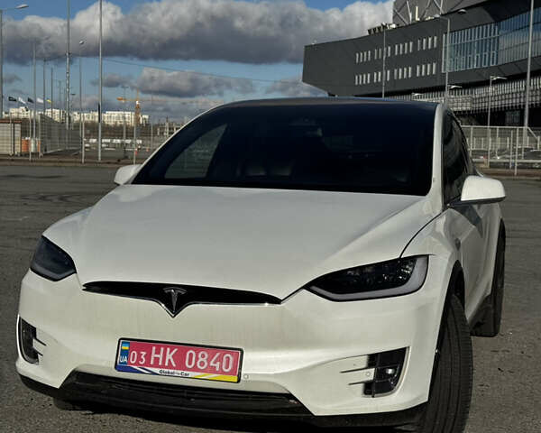 Білий Тесла Модель Х, об'ємом двигуна 0 л та пробігом 130 тис. км за 28300 $, фото 1 на Automoto.ua