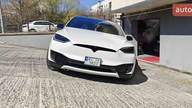 Белый Тесла Модель Х, объемом двигателя 0 л и пробегом 112 тыс. км за 34500 $, фото 1 на Automoto.ua