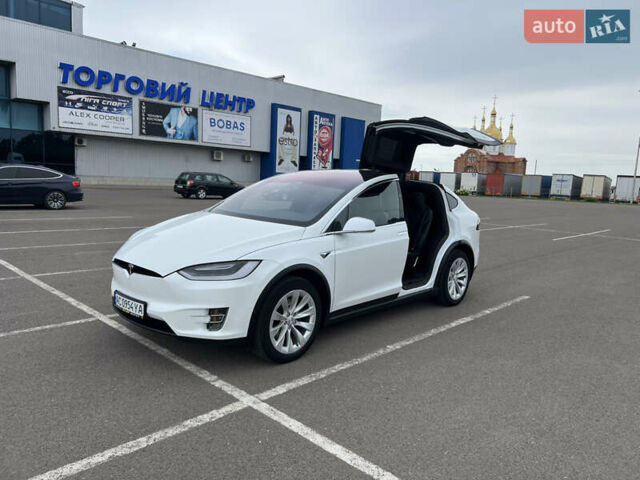 Белый Тесла Модель Х, объемом двигателя 0 л и пробегом 18 тыс. км за 35500 $, фото 1 на Automoto.ua