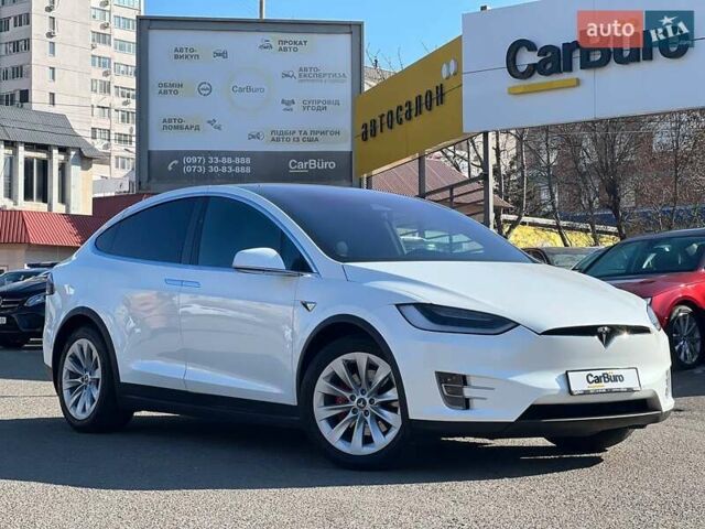 Белый Тесла Модель Х, объемом двигателя 0 л и пробегом 78 тыс. км за 33500 $, фото 1 на Automoto.ua