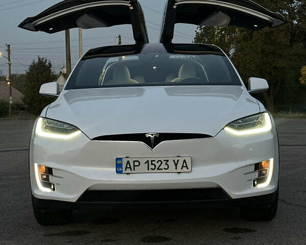Белый Тесла Модель Х, объемом двигателя 0 л и пробегом 106 тыс. км за 34500 $, фото 1 на Automoto.ua