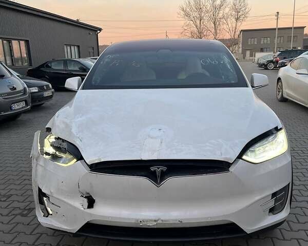 Білий Тесла Модель Х, об'ємом двигуна 0 л та пробігом 150 тис. км за 24999 $, фото 1 на Automoto.ua