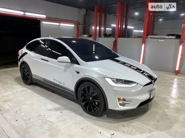 Білий Тесла Модель Х, об'ємом двигуна 0 л та пробігом 32 тис. км за 35000 $, фото 1 на Automoto.ua