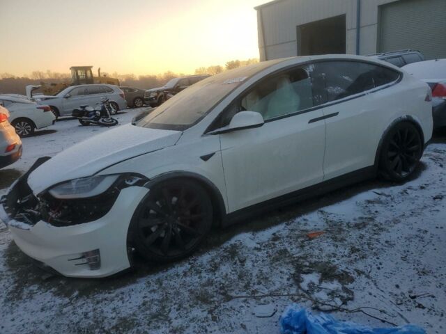 Белый Тесла Модель Х, объемом двигателя 0 л и пробегом 0 тыс. км за 16500 $, фото 1 на Automoto.ua