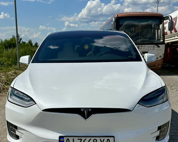 Белый Тесла Модель Х, объемом двигателя 0 л и пробегом 110 тыс. км за 29000 $, фото 1 на Automoto.ua