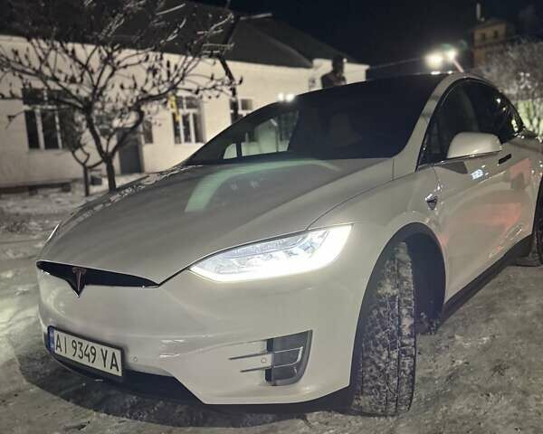 Белый Тесла Модель Х, объемом двигателя 0 л и пробегом 148 тыс. км за 27200 $, фото 1 на Automoto.ua