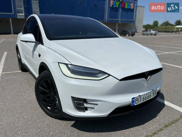 Белый Тесла Модель Х, объемом двигателя 0 л и пробегом 100 тыс. км за 33300 $, фото 1 на Automoto.ua