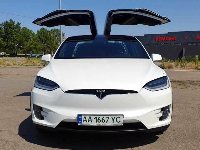 Белый Тесла Модель Х, объемом двигателя 0 л и пробегом 55 тыс. км за 31595 $, фото 1 на Automoto.ua