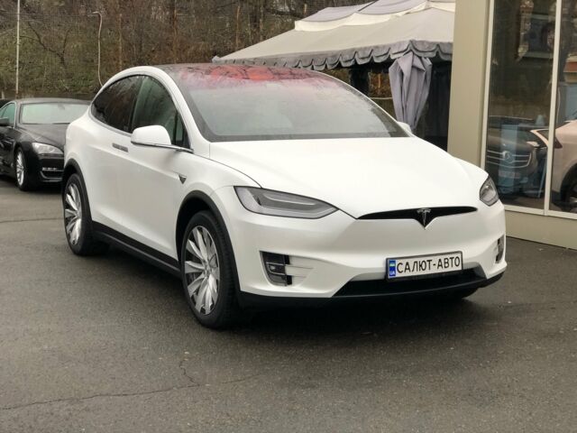 Белый Тесла Модель Х, объемом двигателя 0 л и пробегом 0 тыс. км за 92591 $, фото 1 на Automoto.ua