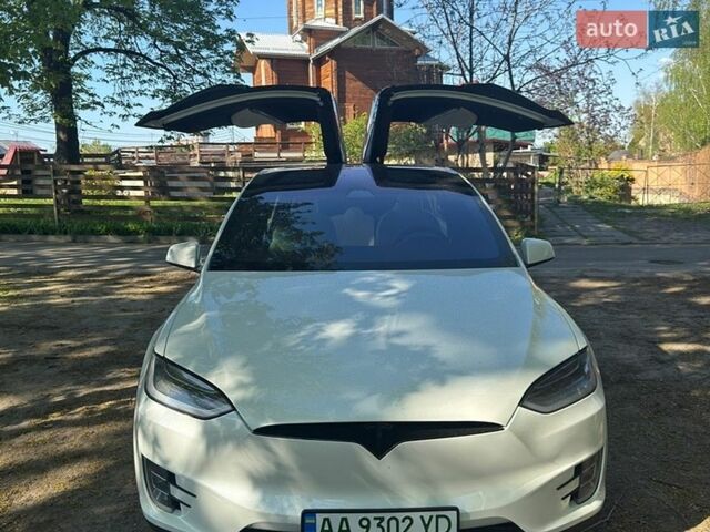Белый Тесла Модель Х, объемом двигателя 0 л и пробегом 131 тыс. км за 36500 $, фото 1 на Automoto.ua